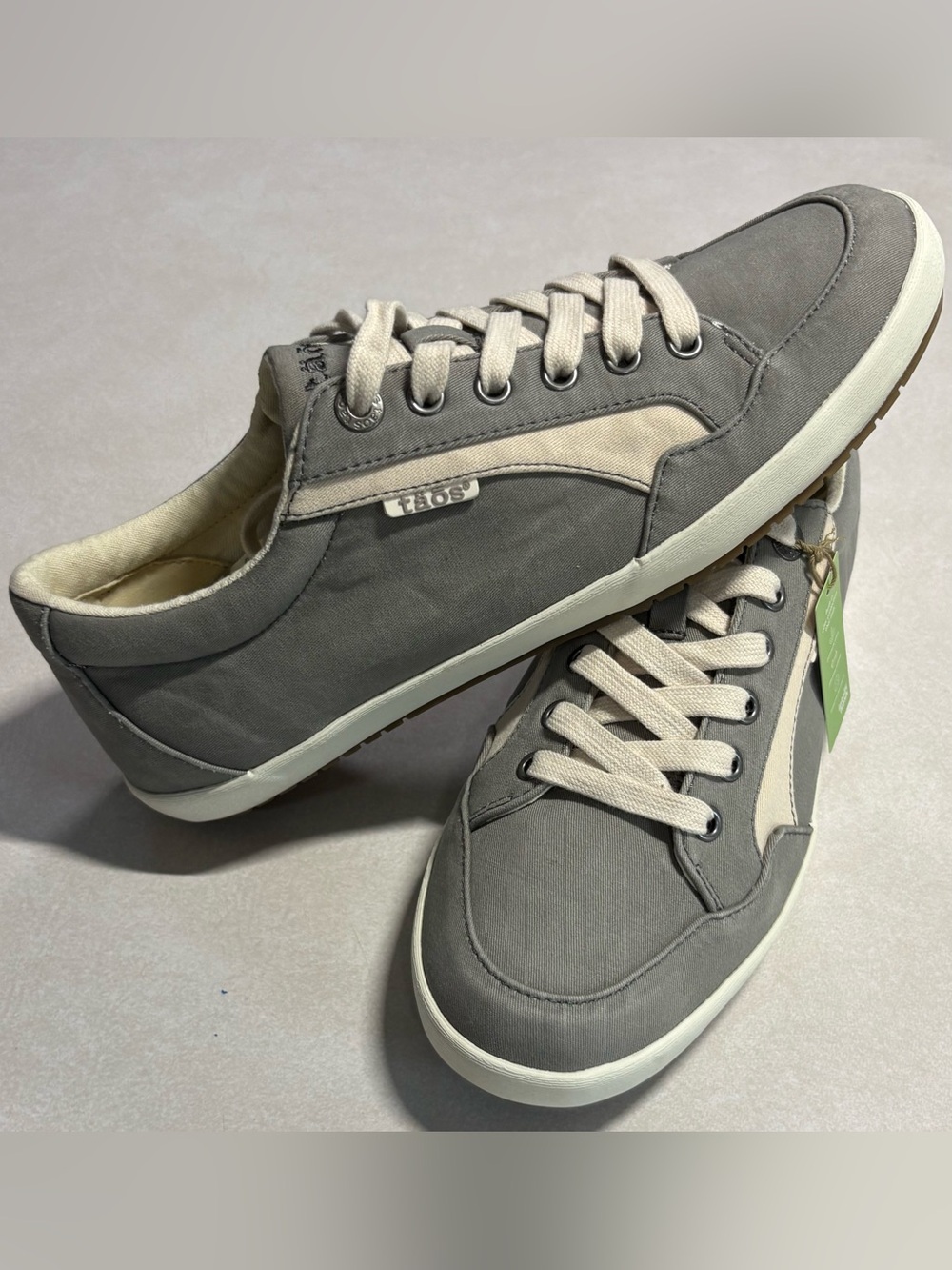 Taos Footwear Gray and Cream Low-Top Sneakers